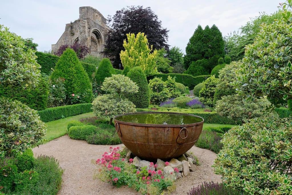 Cotswold Manor House - Country House Retreat With Hot Tub, Ideal For Large Groups Petty France المظهر الخارجي الصورة
