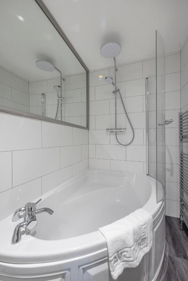 Cotswold Manor House - Country House Retreat With Hot Tub, Ideal For Large Groups Petty France المظهر الخارجي الصورة